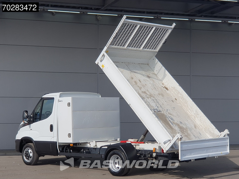 Iveco Daily 35C16 3.0L Kipper met Kist Dubbellucht 3,5t Trekhaak Airco Cruise Euro6 Tipper Benne Kieper 2m3 Airco Trekhaak Cruise control - Utilitaire benne: photos 2 Iveco Daily 35C16 3.0L Kipper met Kist Dubbellucht 3,5t Trekhaak Airco Cruise Euro6 Tipper Benne Kieper 2m3 Airco Trekhaak Cruise control - Utilitaire benne: photos 2