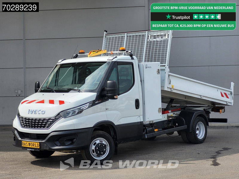 Iveco Daily 35C18 3.0L Automaat Kipper met Kist Dubbellucht 3,5t Trekhaak LED Airco Cruise Euro6 Tipper Benne Kieper 2m3 Airco Trekhaak Crui - Utilitaire benne: photos 1 Iveco Daily 35C18 3.0L Automaat Kipper met Kist Dubbellucht 3,5t Trekhaak LED Airco Cruise Euro6 Tipper Benne Kieper 2m3 Airco Trekhaak Crui - Utilitaire benne: photos 1
