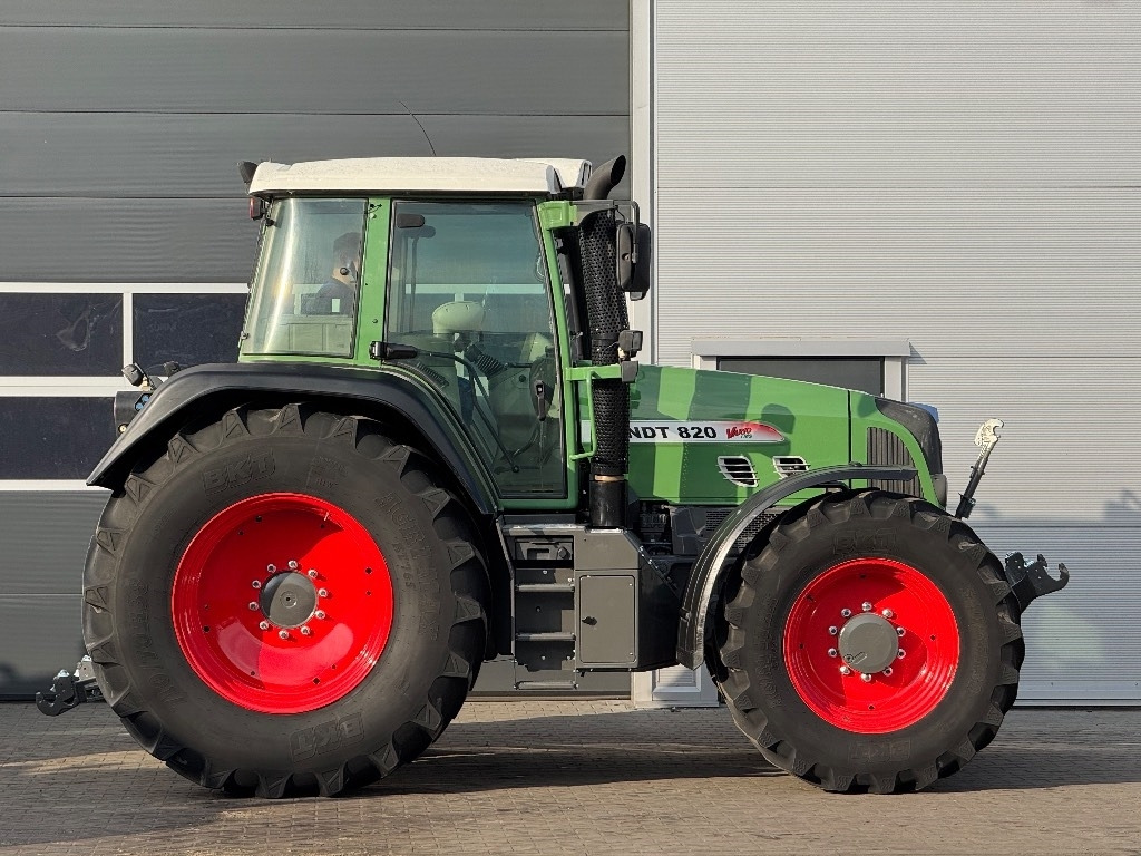 Fendt 820 Vario TMS - Tracteur agricole: photos 4 Fendt 820 Vario TMS - Tracteur agricole: photos 4