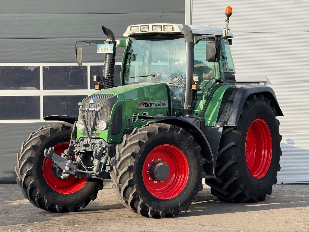 Fendt 820 Vario TMS - Tracteur agricole: photos 2 Fendt 820 Vario TMS - Tracteur agricole: photos 2