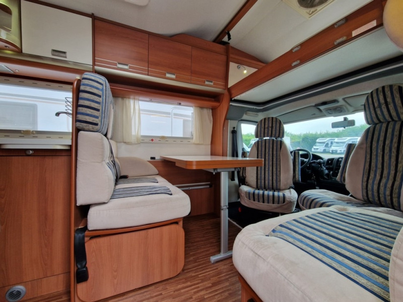 Laika X 710 - Camping-car capucine: photos 4 Laika X 710 - Camping-car capucine: photos 4