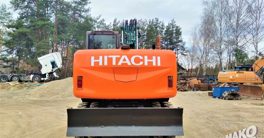 Hitachi ZX140W-3 - Pelle sur pneus: photos 3 Hitachi ZX140W-3 - Pelle sur pneus: photos 3