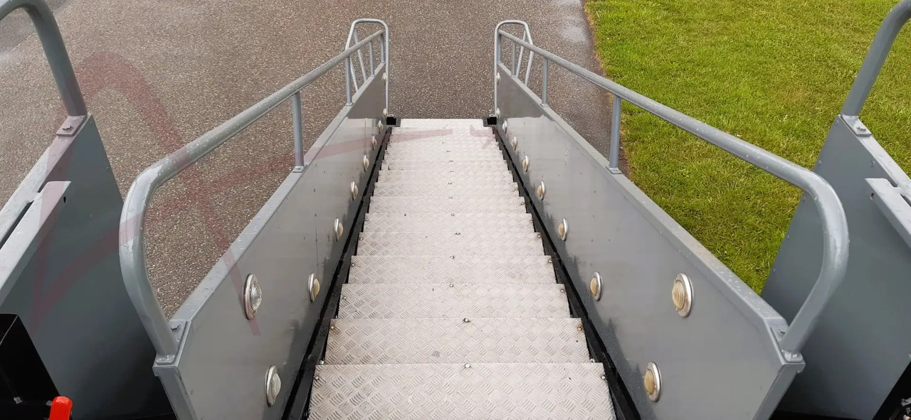 AMSS SKYWAY 66-148 - Escalier d'embarquement: photos 5 AMSS SKYWAY 66-148 - Escalier d'embarquement: photos 5
