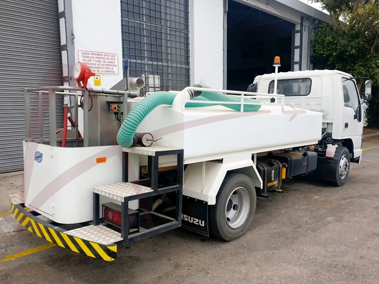 DENGE LT-01 - Véhicule vide-toilettes: photos 3 DENGE LT-01 - Véhicule vide-toilettes: photos 3