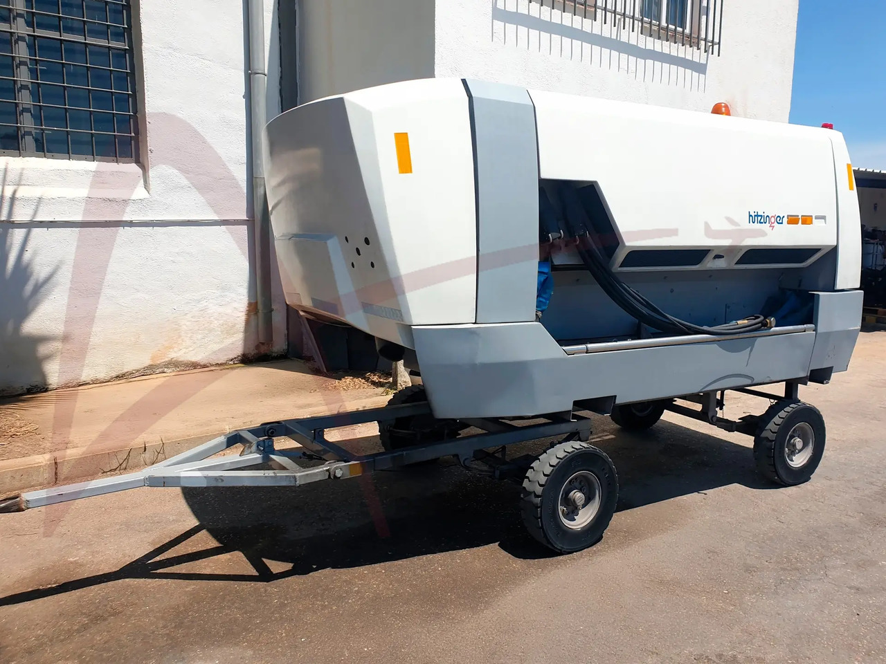 HITZINGER GPU-140SD-E18-28 - Groupe électrogène au sol: photos 1 HITZINGER GPU-140SD-E18-28 - Groupe électrogène au sol: photos 1