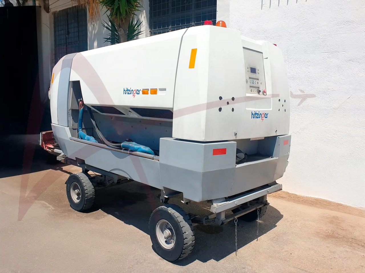 HITZINGER GPU-140SD-E18-28 - Groupe électrogène au sol: photos 3 HITZINGER GPU-140SD-E18-28 - Groupe électrogène au sol: photos 3