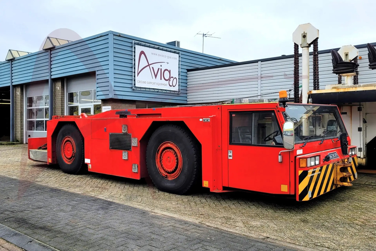 SCHOPF F396P - Tracteur d'avions: photos 1 SCHOPF F396P - Tracteur d'avions: photos 1