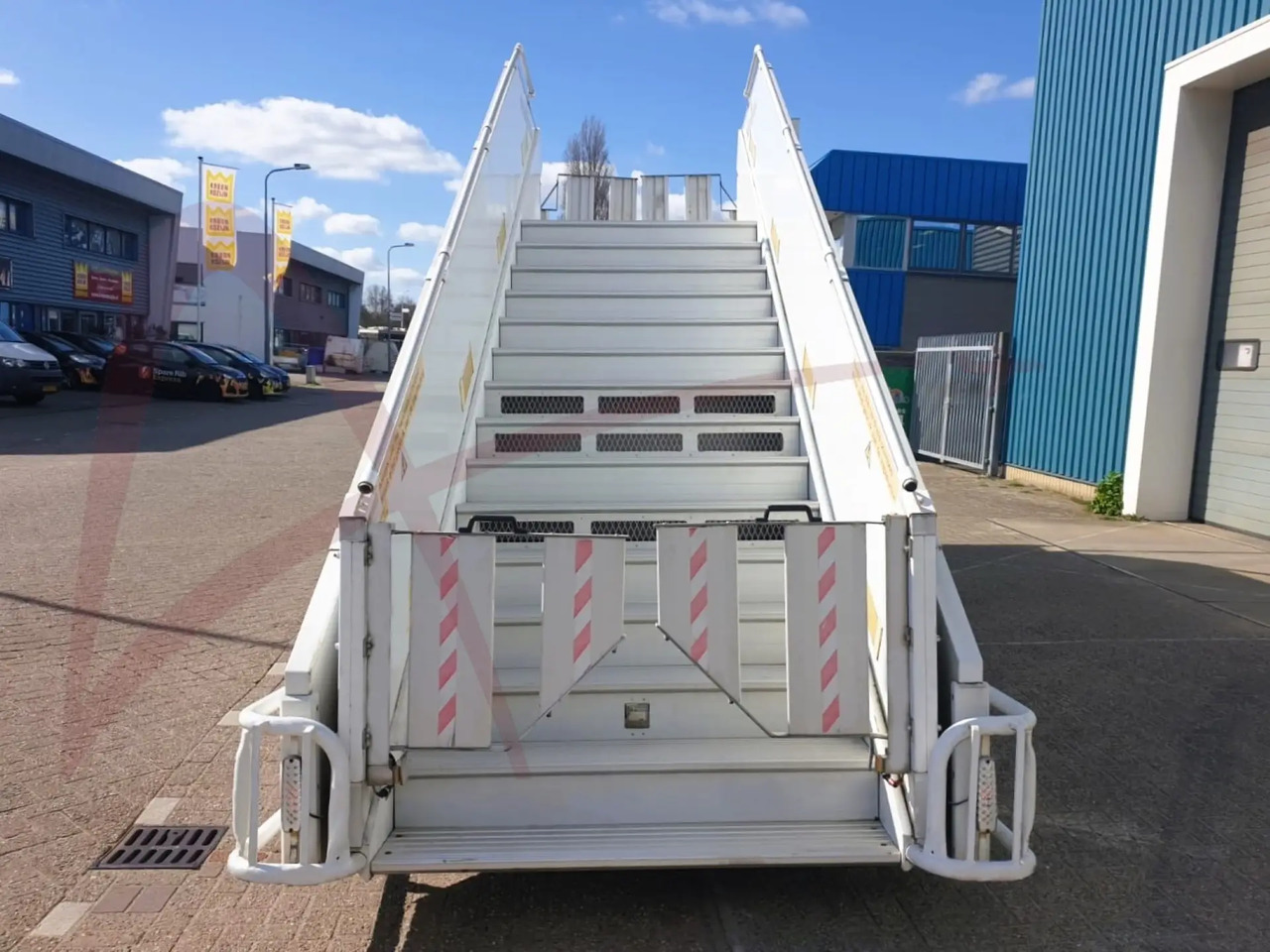 TLD ABS-580 - Escalier d'embarquement: photos 3 TLD ABS-580 - Escalier d'embarquement: photos 3