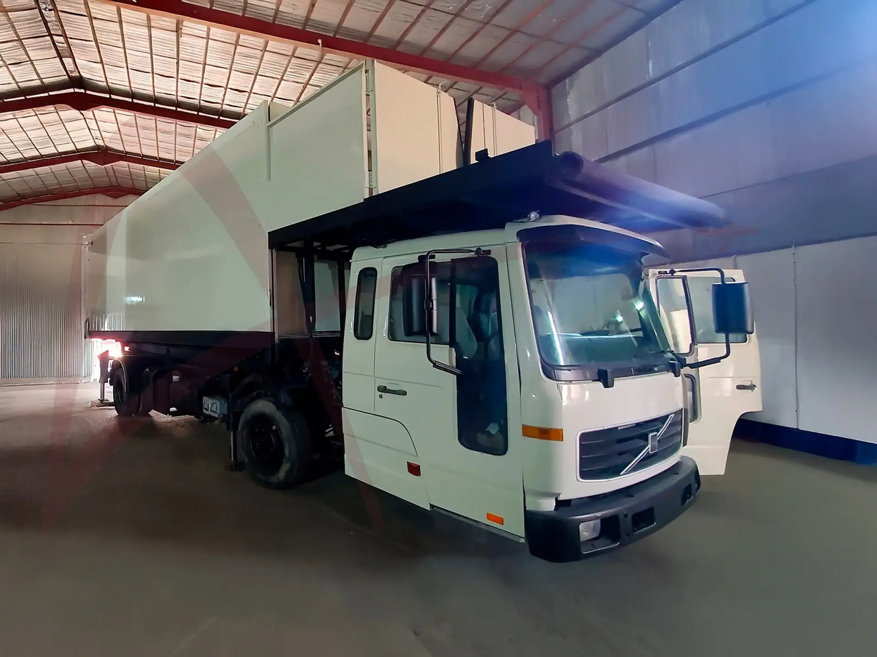 VOLVO AEROLIFT-B-VO/FL616H - Camion de catering: photos 2 VOLVO AEROLIFT-B-VO/FL616H - Camion de catering: photos 2