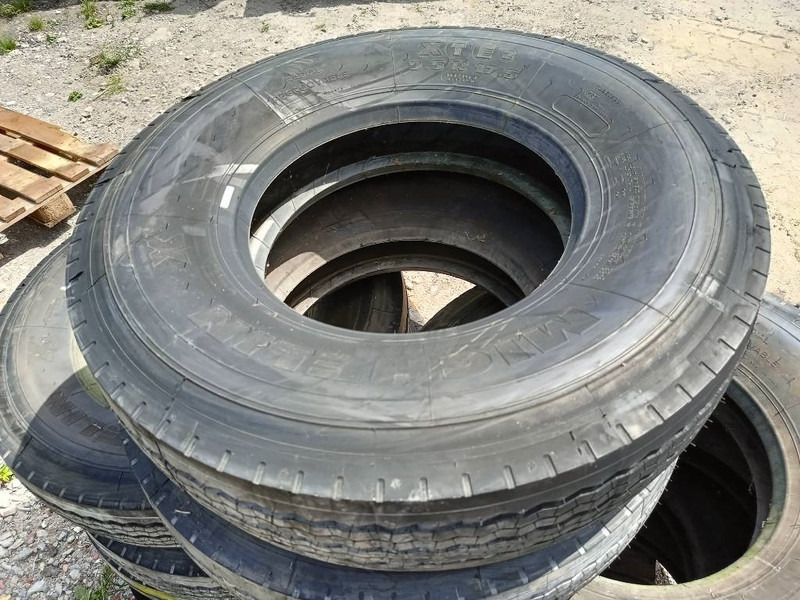 Banden landbouwbanden michelin dunlop 9.5R17.5 + 2 - Pneus et jantes pour Engins de chantier: photos 3 Banden landbouwbanden michelin dunlop 9.5R17.5 + 2 - Pneus et jantes pour Engins de chantier: photos 3