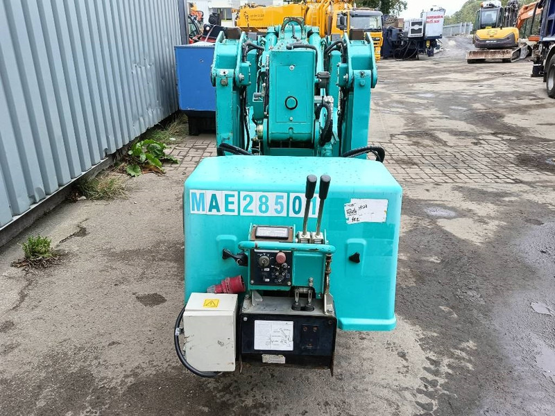 Maeda MC 285 CRME-2 minikraan hybride spin spider crane - Mini grue: photos 5 Maeda MC 285 CRME-2 minikraan hybride spin spider crane - Mini grue: photos 5