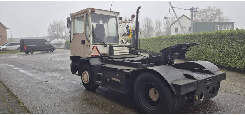Terberg trt89 4x4 terminal trekker tractor port truck - Tracteur portuaire: photos 5 Terberg trt89 4x4 terminal trekker tractor port truck - Tracteur portuaire: photos 5