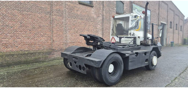 Terberg trt89 4x4 terminal trekker tractor port truck - Tracteur portuaire: photos 3 Terberg trt89 4x4 terminal trekker tractor port truck - Tracteur portuaire: photos 3