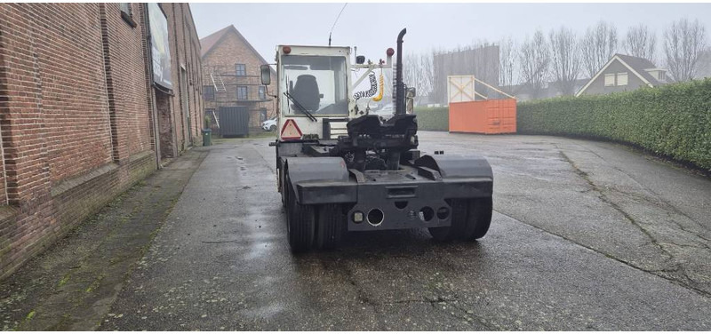 Terberg trt89 4x4 terminal trekker tractor port truck - Tracteur portuaire: photos 4 Terberg trt89 4x4 terminal trekker tractor port truck - Tracteur portuaire: photos 4