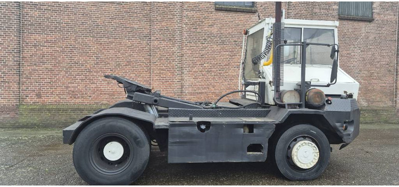 Terberg trt89 4x4 terminal trekker tractor port truck - Tracteur portuaire: photos 2 Terberg trt89 4x4 terminal trekker tractor port truck - Tracteur portuaire: photos 2