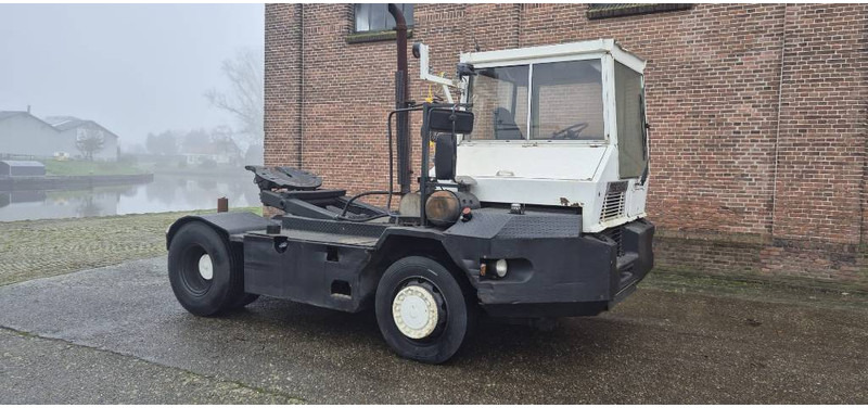 Terberg trt89 4x4 terminal trekker tractor port truck - Tracteur portuaire: photos 1 Terberg trt89 4x4 terminal trekker tractor port truck - Tracteur portuaire: photos 1