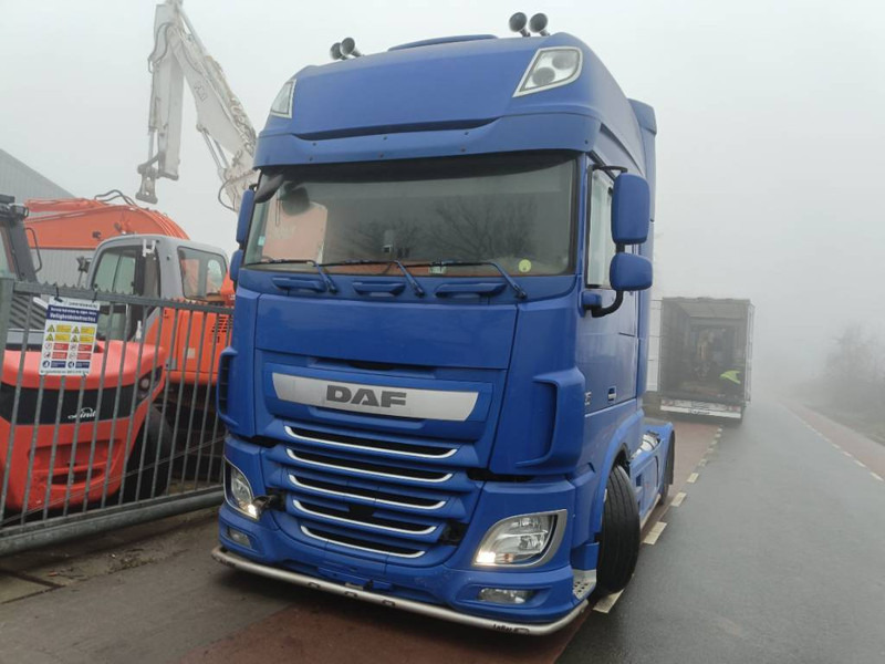 DAF XF 510 superspacecab 518.000 km truck trekker - Tracteur routier: photos 3 DAF XF 510 superspacecab 518.000 km truck trekker - Tracteur routier: photos 3