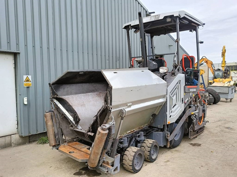 Volvo P 2870 D paver finisher asfaltmachine 2020 - Finisseur: photos 2 Volvo P 2870 D paver finisher asfaltmachine 2020 - Finisseur: photos 2