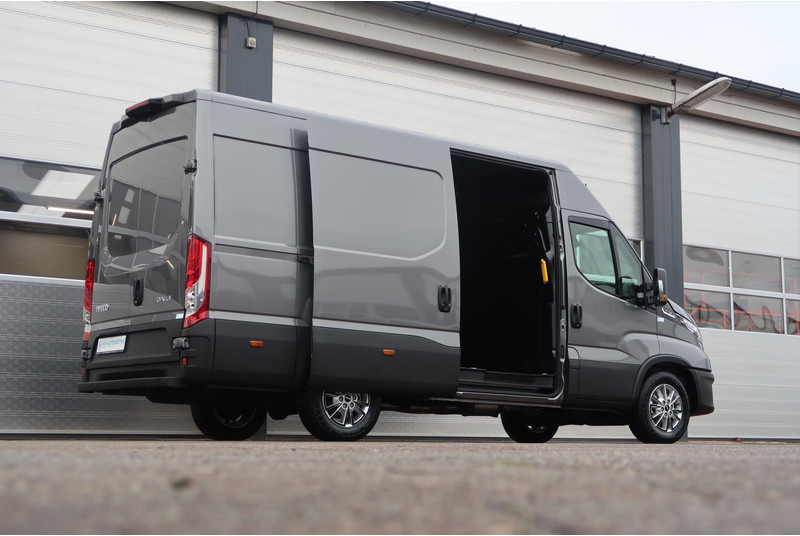 Iveco Daily 35S18HV 3.0 L2H2 AUT/ 2X SCHUIFDEUR/ CAMERA/ LED/ CRUISE/ CLIMA/ NAVI - Fourgon utilitaire: photos 4 Iveco Daily 35S18HV 3.0 L2H2 AUT/ 2X SCHUIFDEUR/ CAMERA/ LED/ CRUISE/ CLIMA/ NAVI - Fourgon utilitaire: photos 4