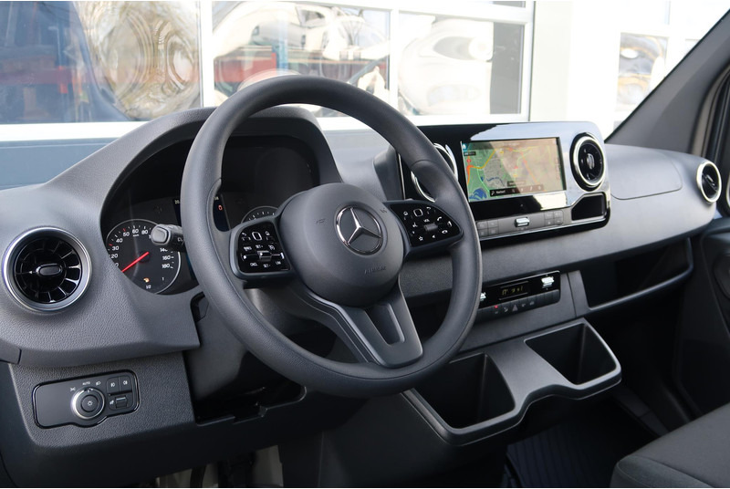 Mercedes-Benz Sprinter 317 CDI L2H2 RWD BPM VRIJ/ AUT/ 3.5T/ LED/ CAMERA/ MBUX/ CRUISE/ CLIMA - Fourgon utilitaire: photos 2 Mercedes-Benz Sprinter 317 CDI L2H2 RWD BPM VRIJ/ AUT/ 3.5T/ LED/ CAMERA/ MBUX/ CRUISE/ CLIMA - Fourgon utilitaire: photos 2