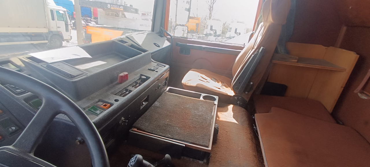 Camion VOLVO F10: photos 7