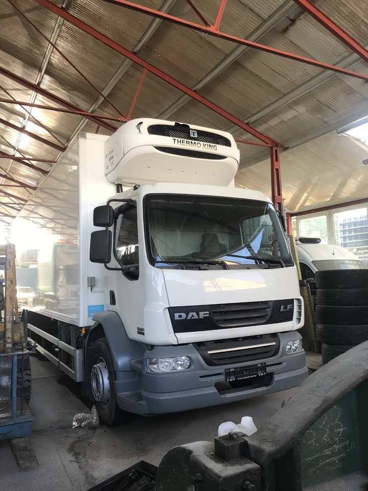 DAF LF 55.220 19T EURO5 THERMOKING T-1000R 3 TEMPERATURE - Camion frigorifique: photos 2 DAF LF 55.220 19T EURO5 THERMOKING T-1000R 3 TEMPERATURE - Camion frigorifique: photos 2