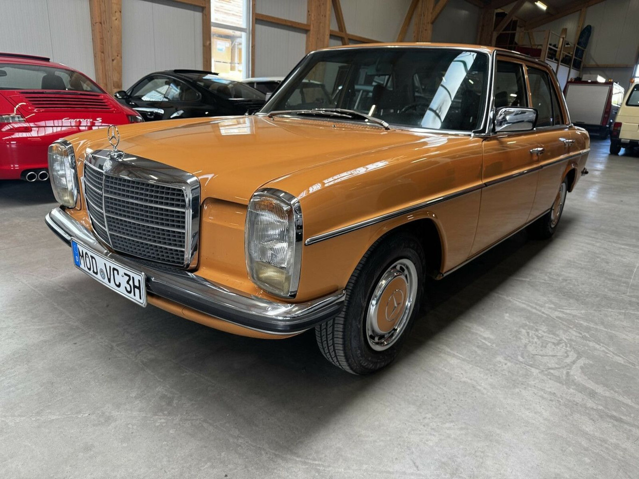 Mercedes-Benz 200 D/8 - Berline: photos 1 Mercedes-Benz 200 D/8 - Berline: photos 1