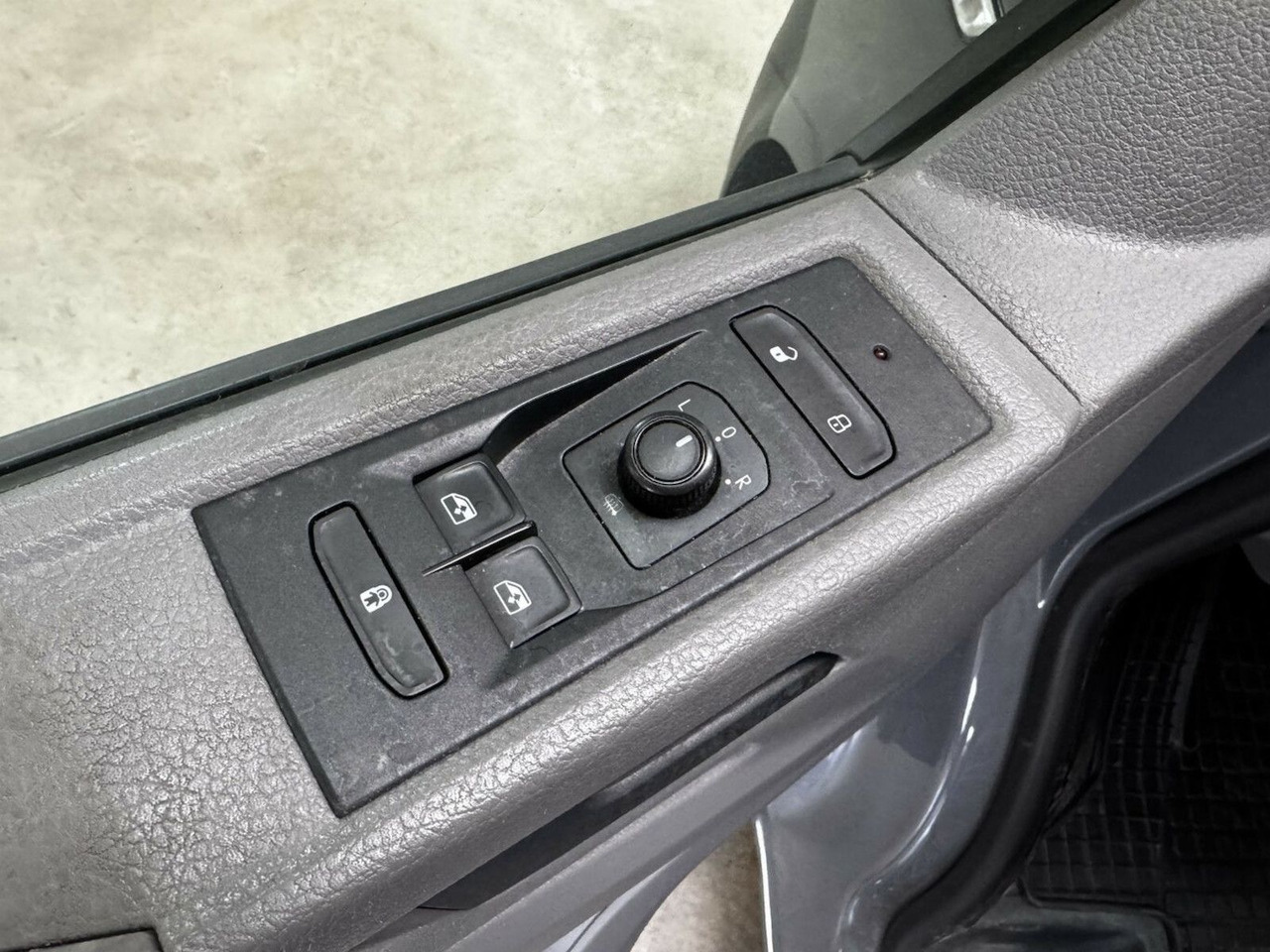 Fourgonnette Volkswagen T6.1 lang 5-Sitzer 2.0 TDI 4Motion LKW: photos 12