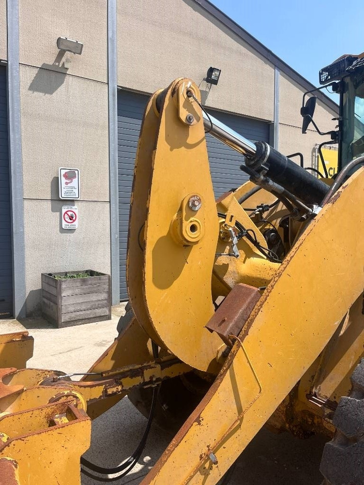 Chargeuse sur pneus CAT 938M: photos 10