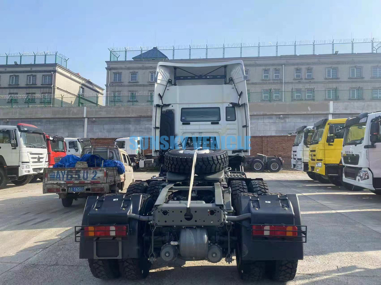 HOWO Brand New TX 6X4 400HP Tractor Head - Tracteur routier: photos 3 HOWO Brand New TX 6X4 400HP Tractor Head - Tracteur routier: photos 3
