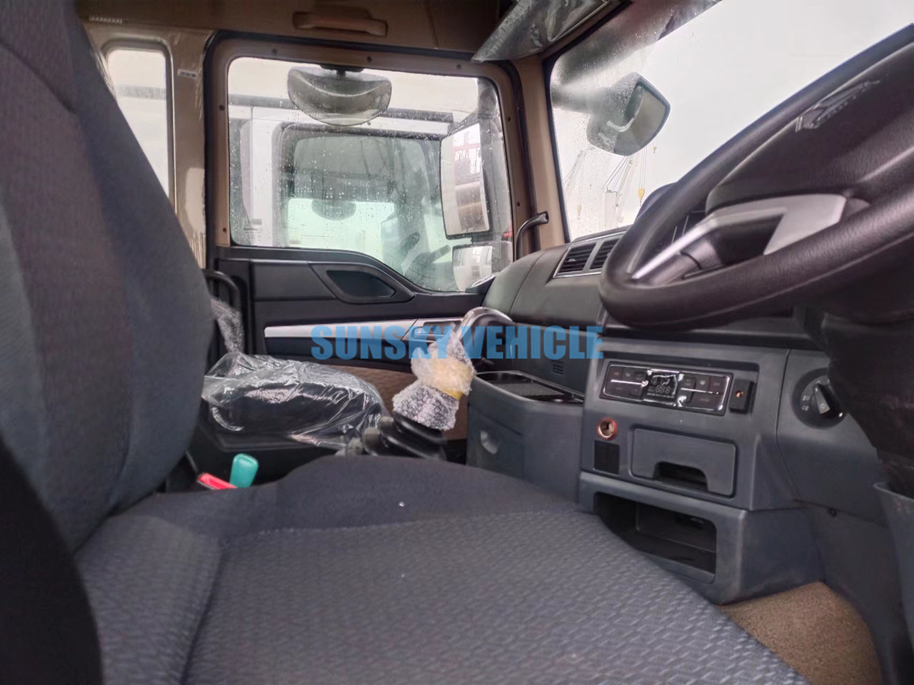 HOWO Brand New TX 6X4 400HP Tractor Head - Tracteur routier: photos 4 HOWO Brand New TX 6X4 400HP Tractor Head - Tracteur routier: photos 4