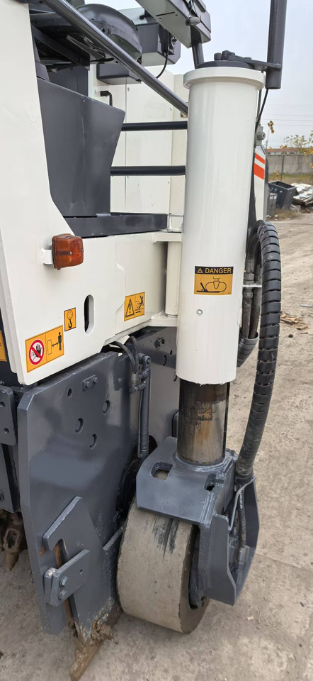 Fraiseuse à froid WIRTGEN Road Machine W-100H Used Asphalt Milling Machine With High Quality: photos 13
