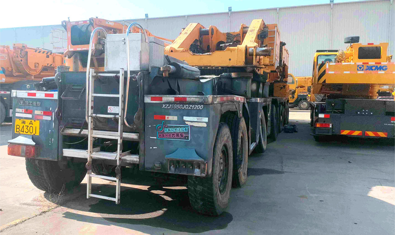 XCMG 1200ton QAY1200 used hydraulic all terrain crane - Grue tout-terrain: photos 4 XCMG 1200ton QAY1200 used hydraulic all terrain crane - Grue tout-terrain: photos 4