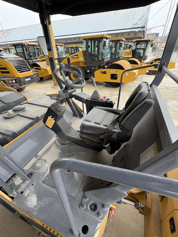 XCMG 8 ton 2Y103 double drum used vibratory road roller compactor 2022 - Rouleau compresseur: photos 2 XCMG 8 ton 2Y103 double drum used vibratory road roller compactor 2022 - Rouleau compresseur: photos 2