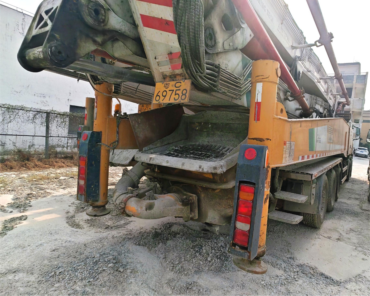 XCMG Manufacturer Second Hand 67m Diesel Hydraulic Concrete Pump HB67V Truck Mounted Concrete Pump Hot Sale - Camion pompe: photos 5 XCMG Manufacturer Second Hand 67m Diesel Hydraulic Concrete Pump HB67V Truck Mounted Concrete Pump Hot Sale - Camion pompe: photos 5