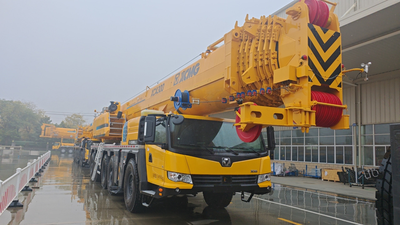 XCMG Official 2024 Year Pick Up Truck Crane 300t XCA300L8_1 Mobile All Terrain Crane Price - Grue tout-terrain: photos 2 XCMG Official 2024 Year Pick Up Truck Crane 300t XCA300L8_1 Mobile All Terrain Crane Price - Grue tout-terrain: photos 2