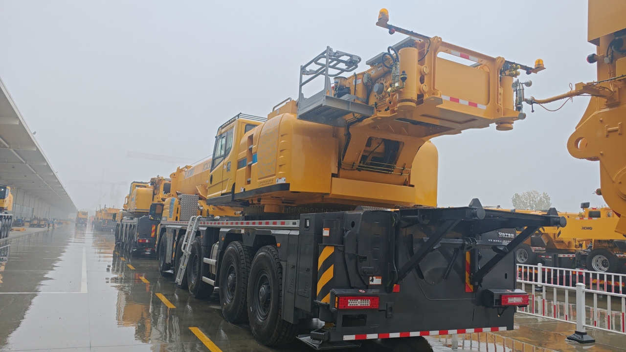 XCMG Official 2024 Year Pick Up Truck Crane 300t XCA300L8_1 Mobile All Terrain Crane Price - Grue tout-terrain: photos 4 XCMG Official 2024 Year Pick Up Truck Crane 300t XCA300L8_1 Mobile All Terrain Crane Price - Grue tout-terrain: photos 4
