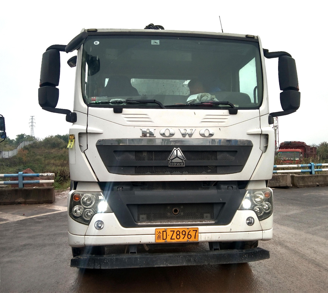 XCMG Official Concrete Machinery HB37V 37m Used Concrete Pump Truck With High Quality - Camion pompe: photos 2 XCMG Official Concrete Machinery HB37V 37m Used Concrete Pump Truck With High Quality - Camion pompe: photos 2