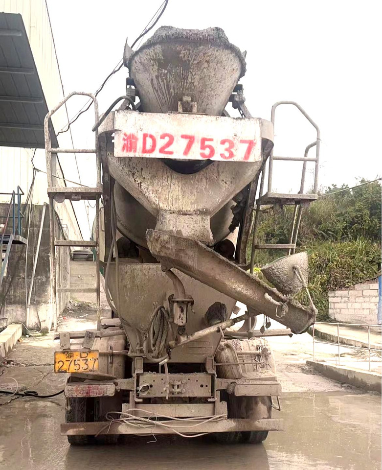 XCMG Official Concrete Machinery Mixer 12m³ G4804B Used Concrete Mixer Truck - Camion malaxeur: photos 4 XCMG Official Concrete Machinery Mixer 12m³ G4804B Used Concrete Mixer Truck - Camion malaxeur: photos 4