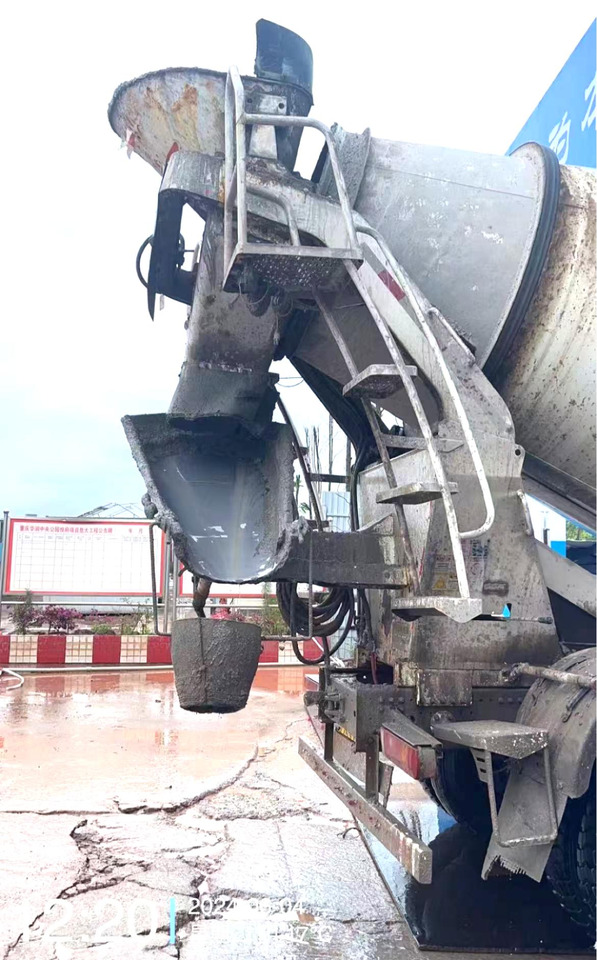 XCMG Official Concrete Machinery Mixer 12m³ G4804B Used Concrete Mixer Truck - Camion malaxeur: photos 5 XCMG Official Concrete Machinery Mixer 12m³ G4804B Used Concrete Mixer Truck - Camion malaxeur: photos 5