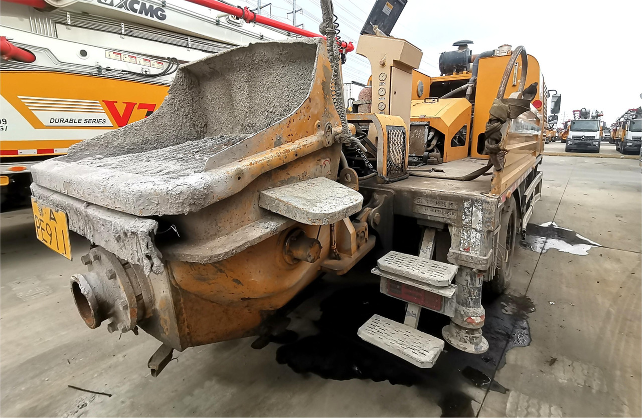 XCMG Official Construction Building Machine HBC10022V Used Truck Mounted Line Concrete Pump Price - Matériel de béton: photos 4 XCMG Official Construction Building Machine HBC10022V Used Truck Mounted Line Concrete Pump Price - Matériel de béton: photos 4