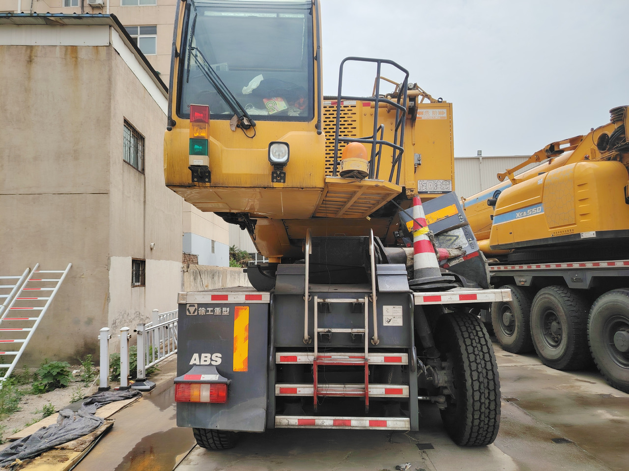XCMG Official Second Hand Construction Big Crane QAY650A 650 Tons All Terrain Cranes With Good Condition - Grue tout-terrain: photos 5 XCMG Official Second Hand Construction Big Crane QAY650A 650 Tons All Terrain Cranes With Good Condition - Grue tout-terrain: photos 5
