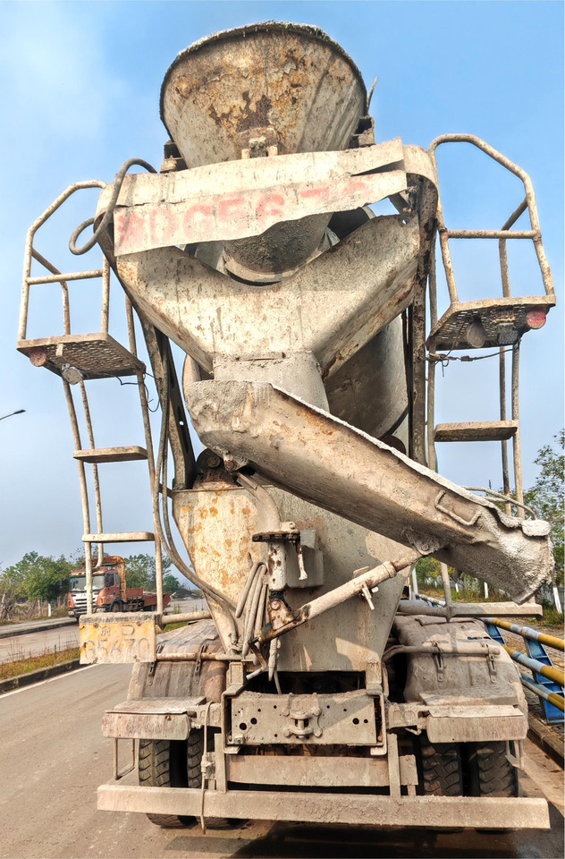 XCMG Official Second Hand G4804B Truck Mounted Concrete Mixer Truck 12m³ Cement Mixer Sale - Camion malaxeur: photos 5 XCMG Official Second Hand G4804B Truck Mounted Concrete Mixer Truck 12m³ Cement Mixer Sale - Camion malaxeur: photos 5