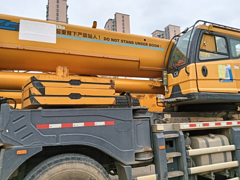 XCMG Official Second Hand Hydraulic Truck Crane XCT80L6 6-Section Arm Mobile Truck Crane For Sale - Grue mobile: photos 3 XCMG Official Second Hand Hydraulic Truck Crane XCT80L6 6-Section Arm Mobile Truck Crane For Sale - Grue mobile: photos 3