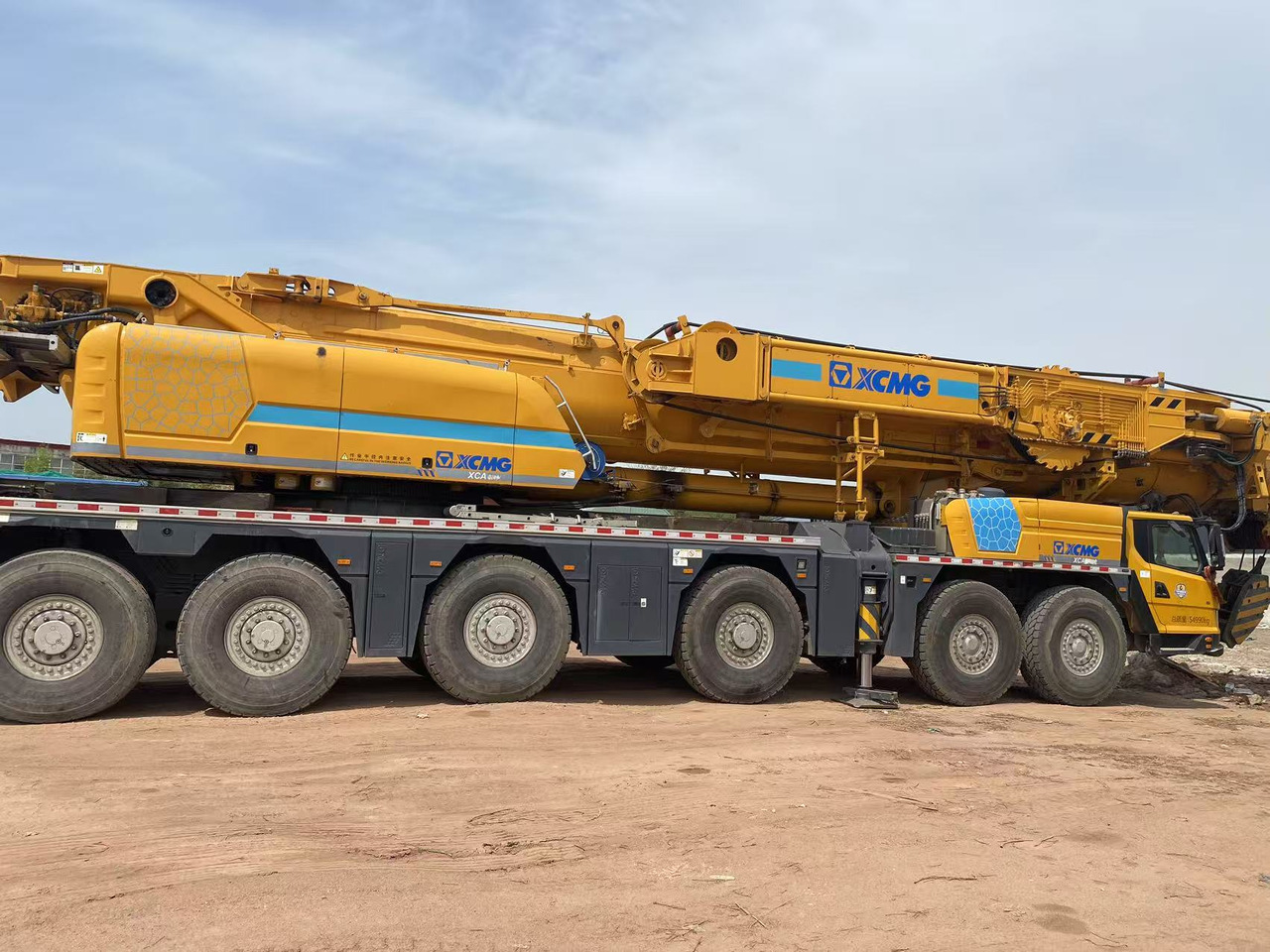 XCMG Official Used All Terrain Crane XCA300-1 300 Ton Mobile Crane Price - Grue tout-terrain: photos 4 XCMG Official Used All Terrain Crane XCA300-1 300 Ton Mobile Crane Price - Grue tout-terrain: photos 4