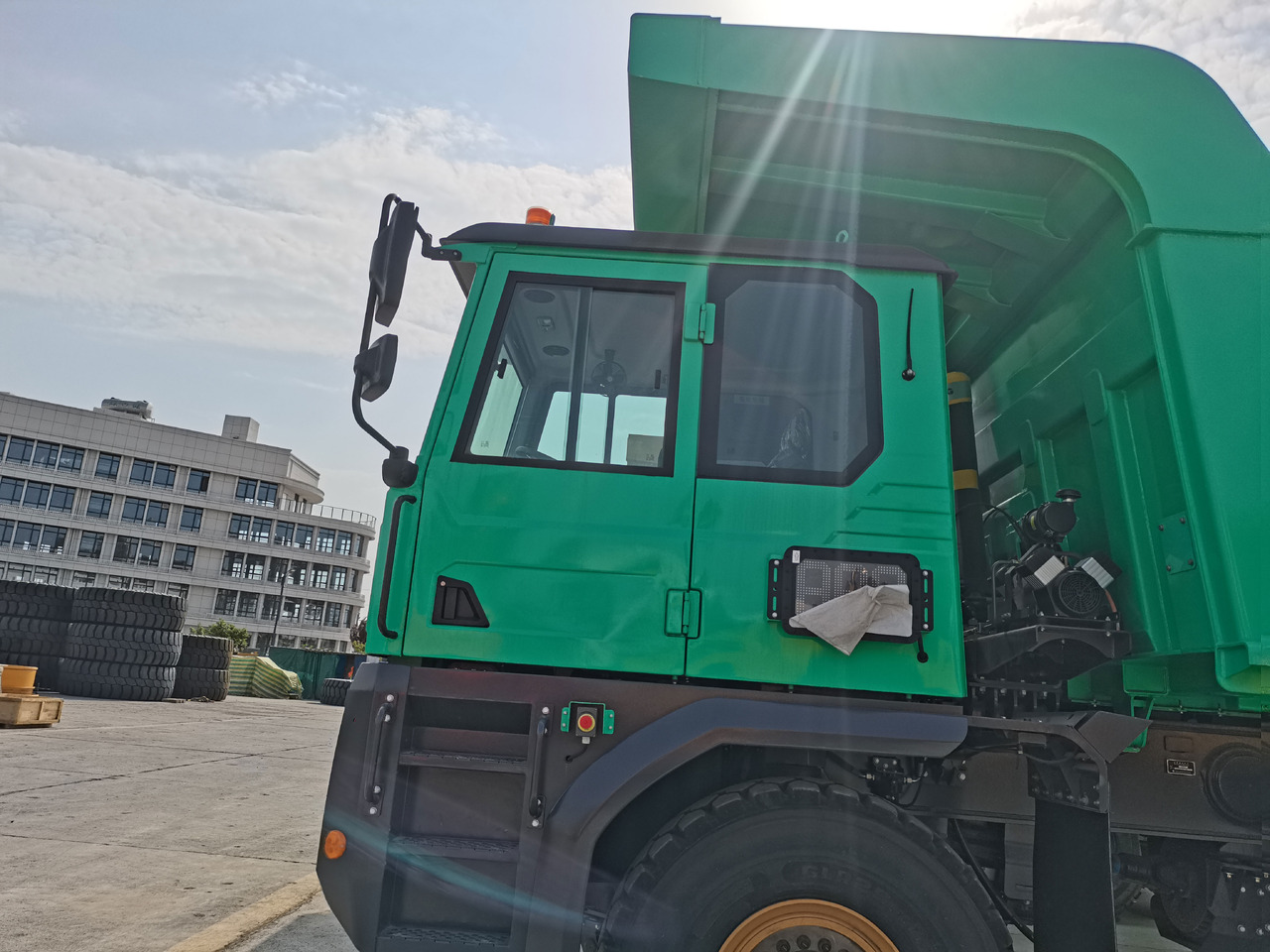XCMG Official Used Dump Trucks 6x4 XDR80TE 72 Ton China Tipper Trucks For Sale - Tombereau: photos 4 XCMG Official Used Dump Trucks 6x4 XDR80TE 72 Ton China Tipper Trucks For Sale - Tombereau: photos 4