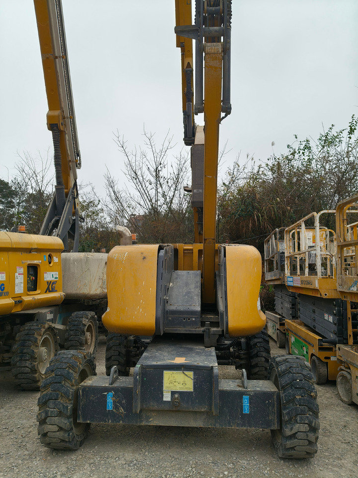 XCMG Official XGA16 16m Second Hand Articulated Boom Lift Platform With High Quality - Nacelle articulée: photos 4 XCMG Official XGA16 16m Second Hand Articulated Boom Lift Platform With High Quality - Nacelle articulée: photos 4