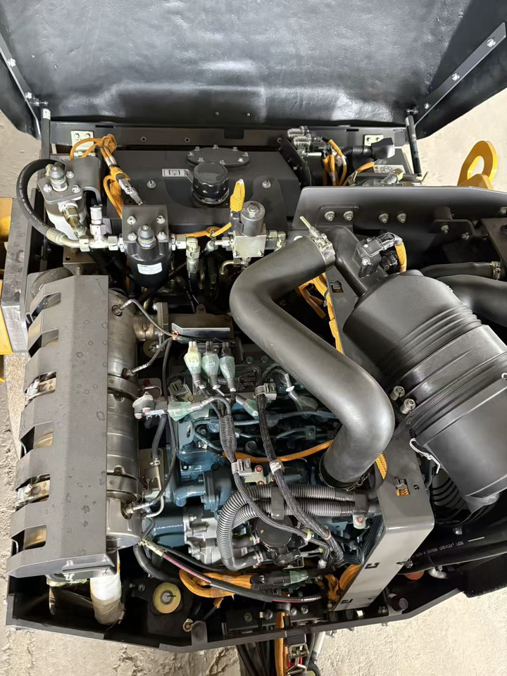 Mini compacteur XCMG XD140VT 4ton small Light Diesel Vibratory Road Roller: photos 9