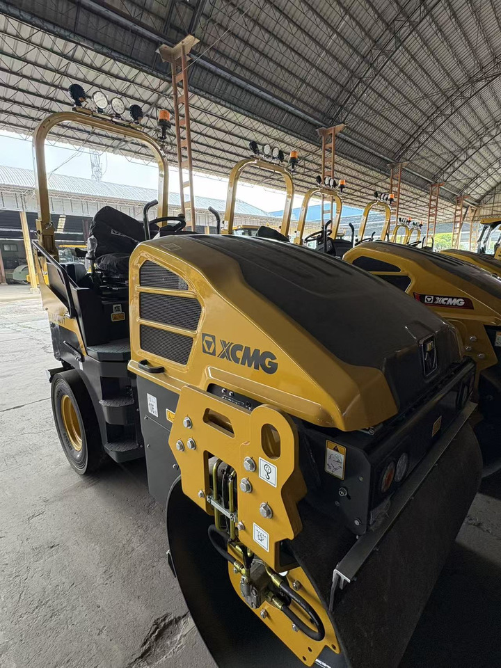 XCMG XD140VT 4ton small Light Diesel Vibratory Road Roller - Mini compacteur: photos 3 XCMG XD140VT 4ton small Light Diesel Vibratory Road Roller - Mini compacteur: photos 3