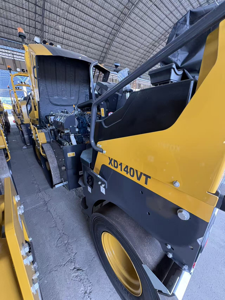 Mini compacteur XCMG XD140VT 4ton small Light Diesel Vibratory Road Roller: photos 11